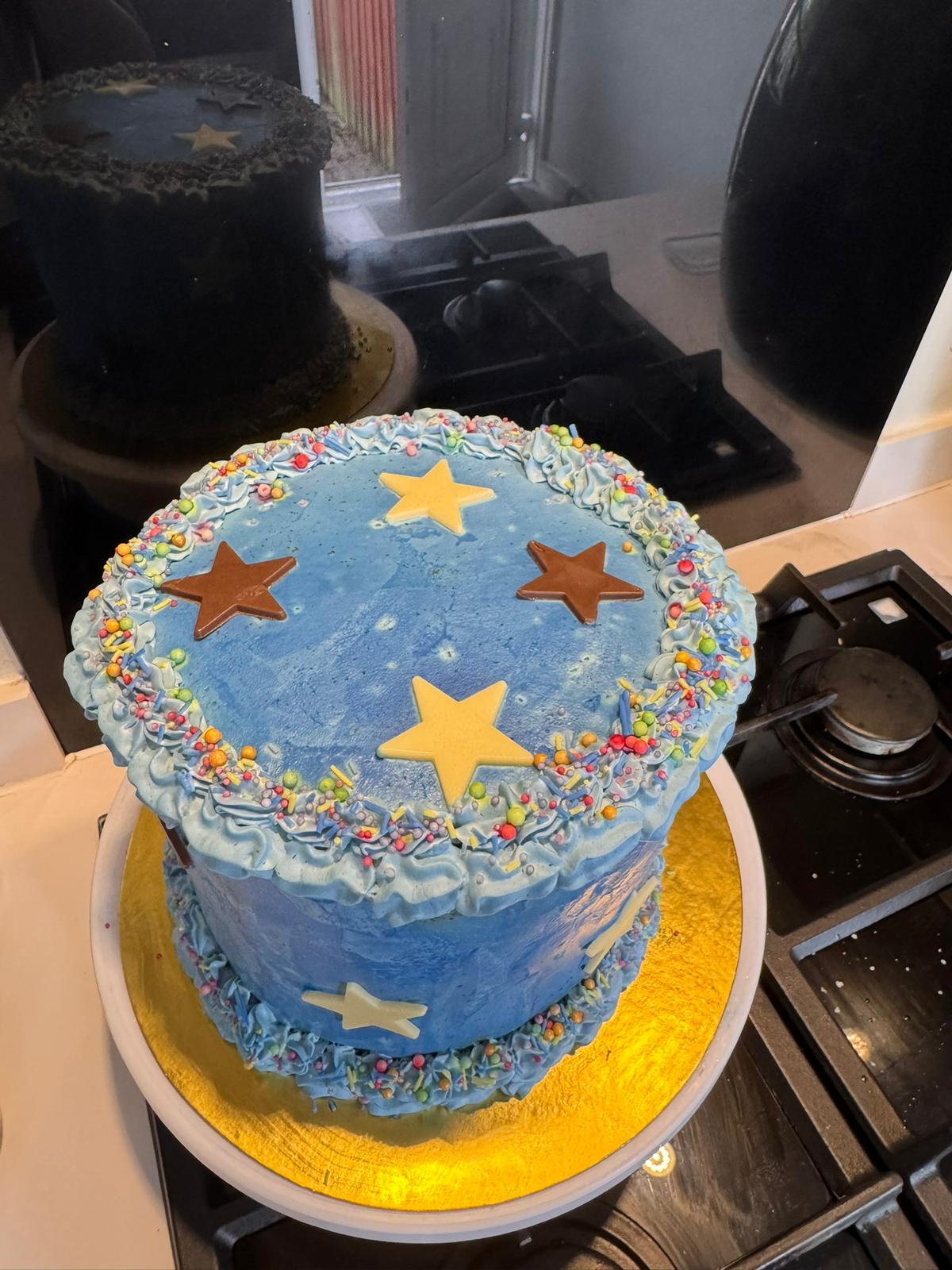 Blue cake with gold details