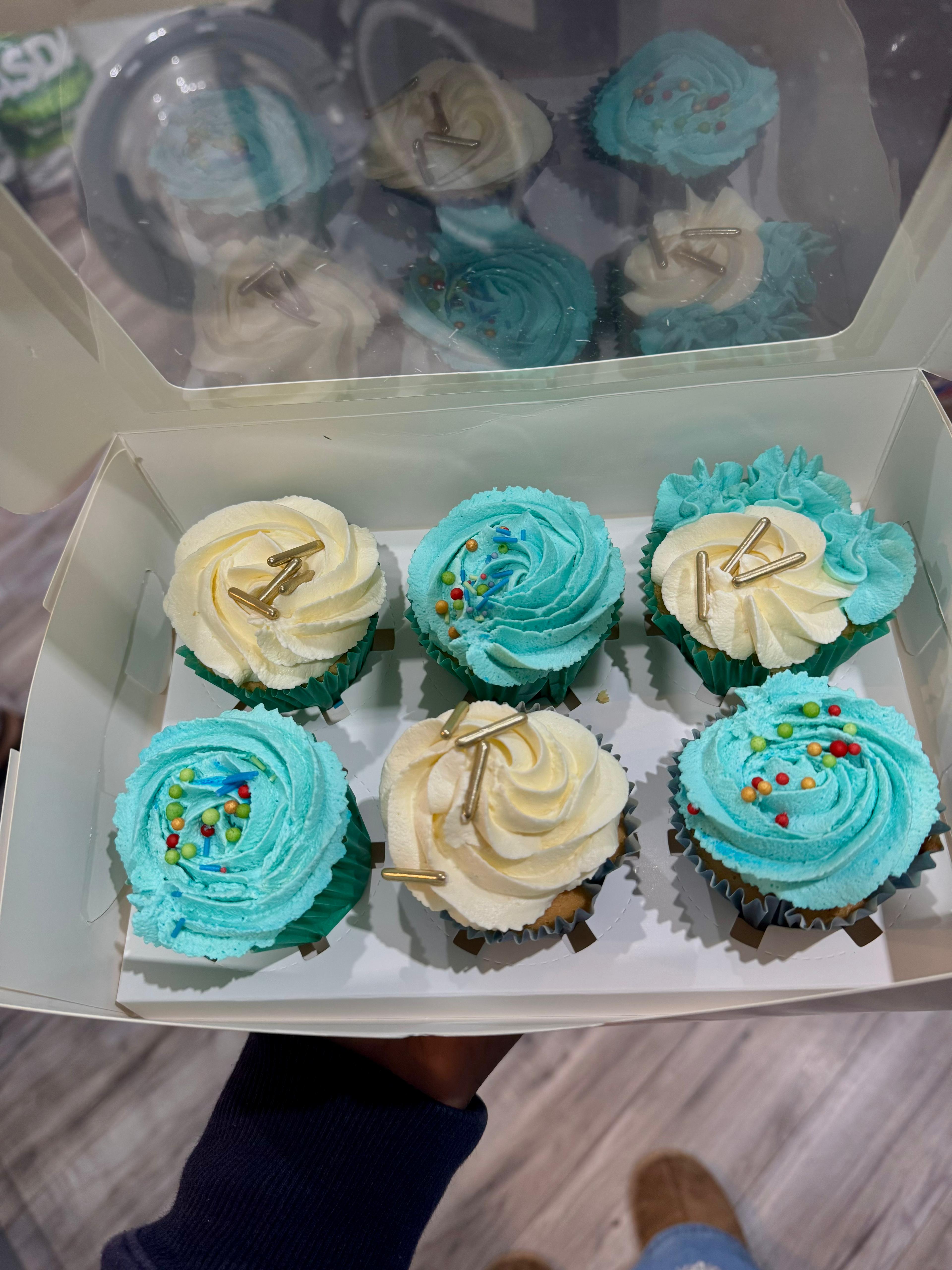 Blue cupcake box